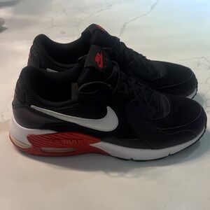 Nike Men's Black and White Sneakers with Red Details